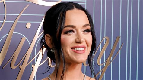 Katy Perrys American Idol Finale Look Was A Total Misfire Despite Rocking 2023s Hottest Trends
