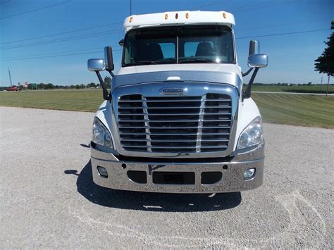 Aftermarket Truck Parts Freightliner Cascadia Stainless Steel Clad
