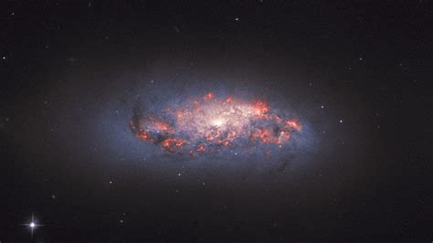 Hubble Captures Spiral Galaxy In Full Bloom 70 Million Light Years