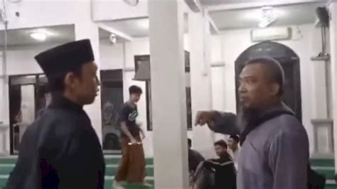 Viral Pria Ngamuk Karena Rebana Dimainkan Di Dalam Masjid