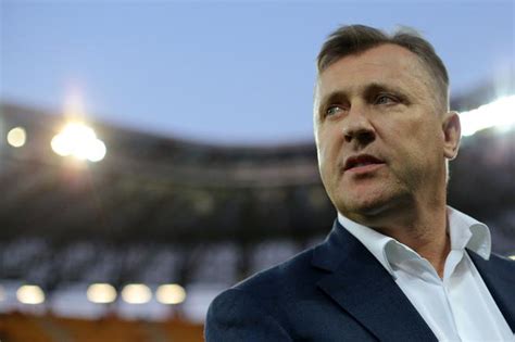 Jego żoną była krystyna, wykładowczyni slawistyki na uniwersytecie warszawskim. Mroczna WIZJA transferowa prezesa Jagiellonii. Z tymi ...