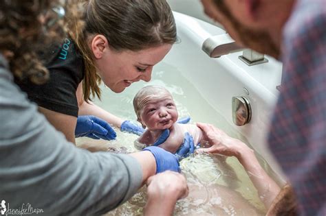 Stunning Photos Give Up Close Look At Water Birth Babycenter Birth