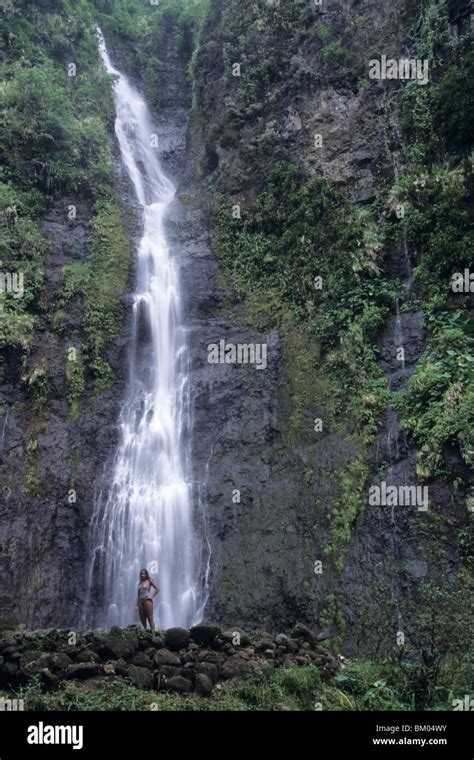 Vaimahuta Wasserfall Fotos Und Bildmaterial In Hoher Auflösung Alamy