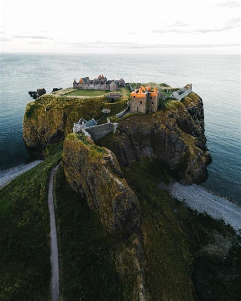 A Castle On The East Coast Of Scotland Rmostbeautiful