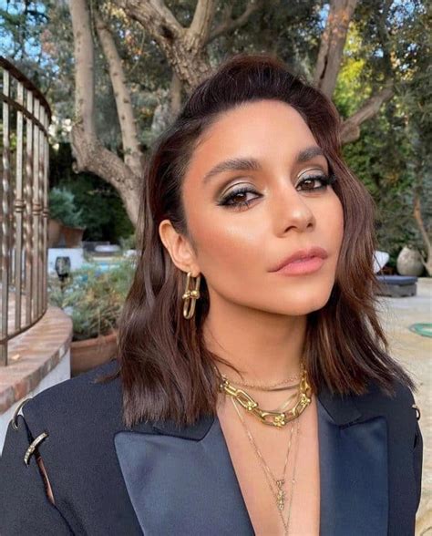 Vanessa Hudgens Height Weight Bio Wiki Age Photo Instagram