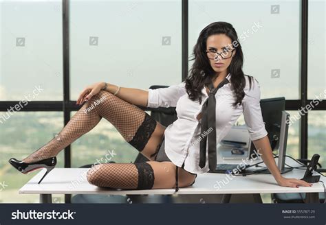 Sexy business women legs on desk超过 张免版税可许可的库存照片 Shutterstock