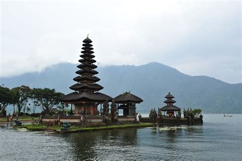 Bali's pura ulun danu bratan temple pokes up out of the waters of lake bratan as though it is simply the peak of some much larger temple just beneath the . File:1 pura ulun danu bratan 2011.jpg - Wikimedia Commons
