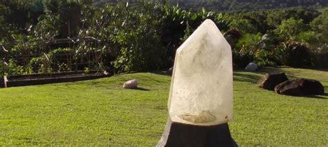 Surrounded by tropical gardens, byron bay aloha villas are 7 minutes' drive from byron bay golf course, and 10 minutes' drive from cape byron lighthouse. Crystal Castle Tour | Official byronbay.com Guide