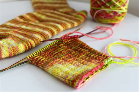 Hand Knitted Things: Easy Knit Basic Ribbed Socks