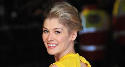 Rosamund Pike Height Weight Bra Size Measurements Shoe Size