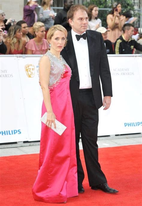 Actress gillian anderson and her husband of 16 months, documentary filmmaker julian ozanne, have broken up. Mark Griffiths Picture 2 - Philips British Academy Television Awards in 2011 - Arrivals