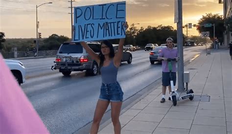 conservative reporter attacked by blm protester for holding police lives matter sign