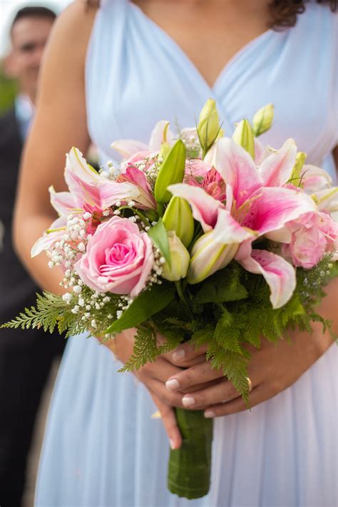 the perfect bridal bouquet 10 types of wedding flowers boho wedding blog