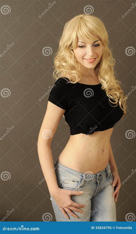 muchacha bonita con el vientre plano imagen de archivo imagen de cara abdomen 35834795