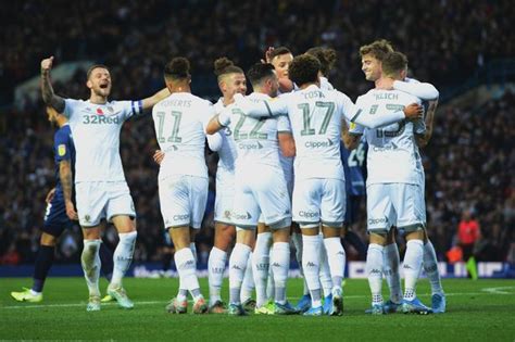 Alioski je opsovao van bisaku, što igrač crvenih đavola naravno nije. Leeds Then and Now - Incredible photos chart the historic ...