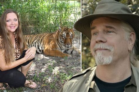 tiger king s doc antle says it ‘sure looks like rival carole baskin ‘killed her first husband