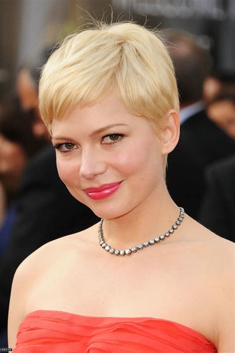 Michelle Williamss Adorable Pixie 20 Best Celebrity Hairstyles