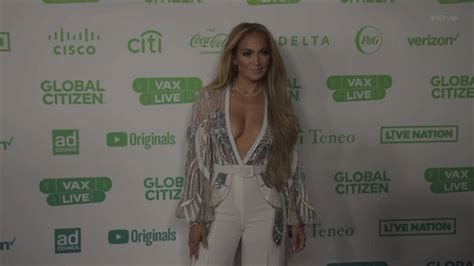 Jennifer Lopez Showed Off Her Cute Tie Front Bra And Tie Dye Sweatsuit
