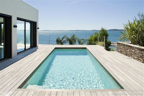 Villa contemporaine avec piscine en bord de mer Frédérique Pyra Côté Maison