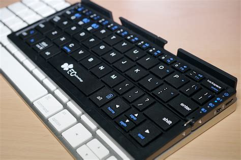 スタンド内蔵の2つ折りキーボード登場！ec Technologyのbluetoothキーボードをレビュー！ Makkyon Web