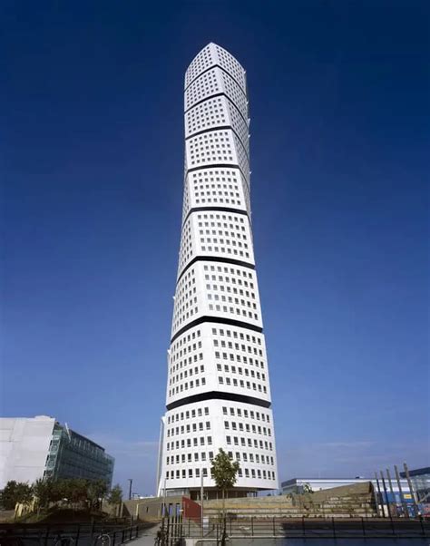 The Turning Torso Calatravas Twisting Skyscraper In Sweden Archute
