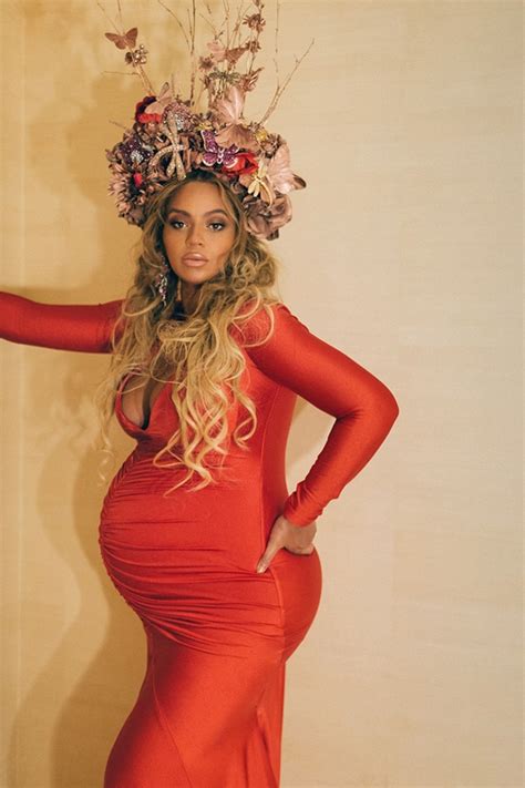 Beyoncé Is A Pregnant Queen In Red Gown And Flower Crown At Moms Gala