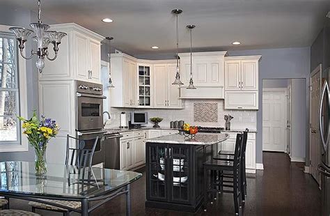 Hello, i would love to paint our kitchen cabinets. Which Paint Colors Look Best with White Cabinets?