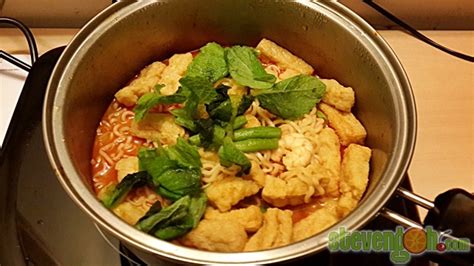Remove from fire and use stock as a soup for the mee and meehoon. My Kuali Penang White Curry Mee Review - Steven Goh's ...