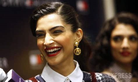 Style Diva Sonam Kapoor Impresses Once Again Entertainment Gallery