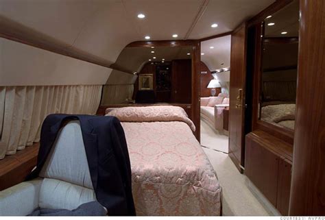 Inside Donald Trumps Private Jet Bedroom 6