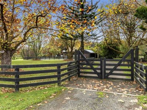 Look At This Horsey Country Farm Style Gate Driveway And Trees