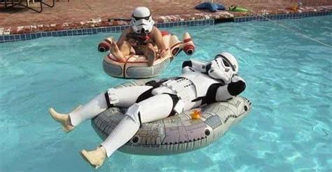 25 Funny Swimming Pool Pictures Just In Time For Summer