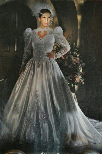 Check spelling or type a new query. Pin von Sabine Müller auf Brautkleider | Kleid hochzeit ...