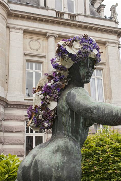 7 Statues Made More Beautiful With Flowers Readers Digest