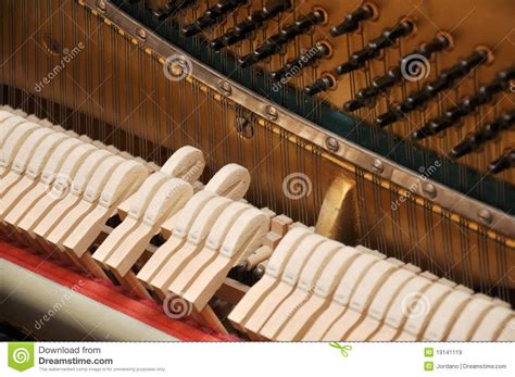 Hier gibt es die übereinstimmung mit den klavierpedalen. Piano mechanism stock image. Image of musical, instrument ...