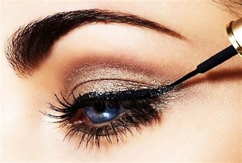 8 Steps To Make Eyes Look Bigger And Attractive With Makeup Tutorial