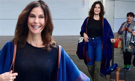 Teri Hatcher Arrives In Sydney In Thigh High Boots Daily Mail Online