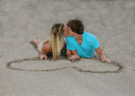 Couples Kiss Heart Sand Beach Love Relationships Beach Photos