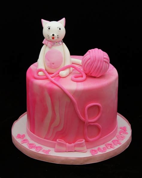 A delicious birthday cake with a charming cat design. Cat Cakes - Decoration Ideas | Little Birthday Cakes