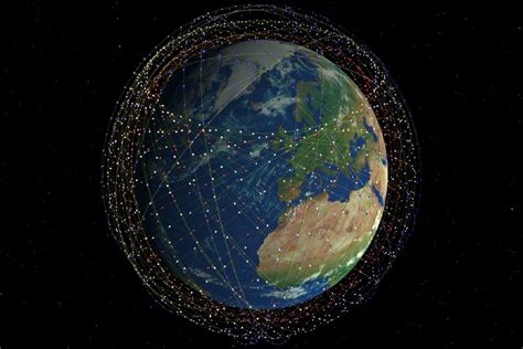 Come si muovono i satelliti che orbitano intorno alla Terra?