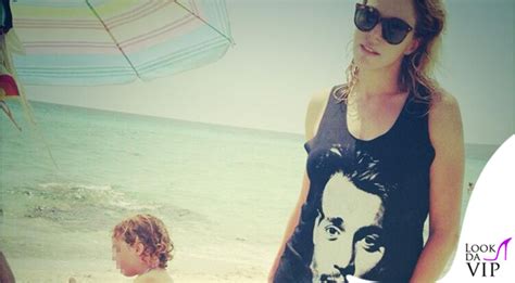 Claudia Gerini In Spiaggia Con Johnny Depp Look Da Vip