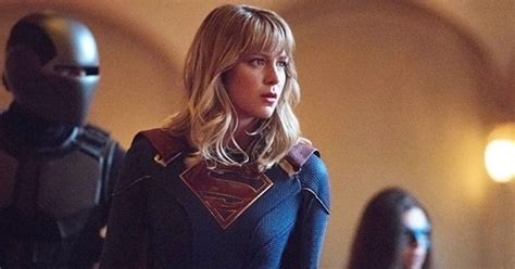 New Supergirl Image Offers Another Look At Melissa Benoists Suit