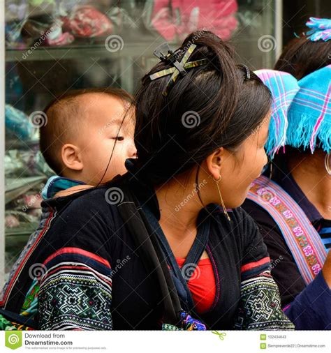 People of Sapa, Vietnam editorial stock photo. Image of dress - 102434643