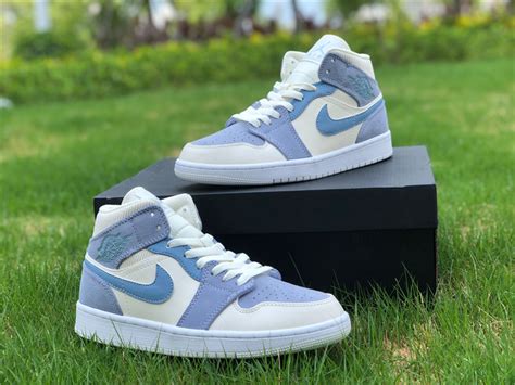 The shoe's outlaw status remained, making it a constantly and consistently desired item. 2020 Air Jordan 1 Mid SE "Light Blue" For Sale Instock ...