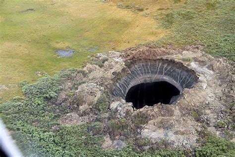 Гигантский новый кратер глубиной метров открылся после взрыва в арктической тундре Wonders