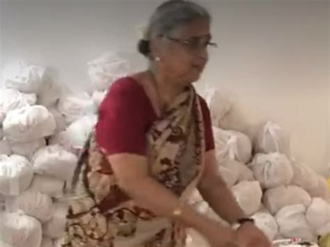 sudha murthy lends a helping hand flood hit kodagu video goes viral oneindia news