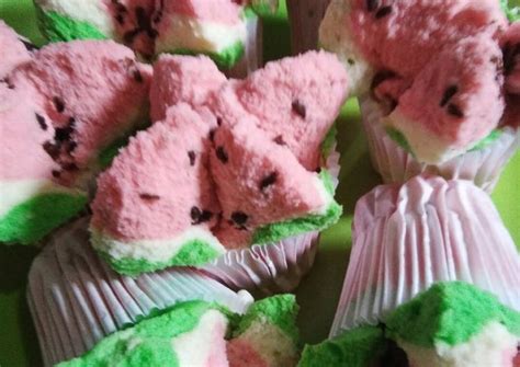 Resep bolu kukus ini rasanya enak walaupun pakai telur ayam tapi tidak bau telur. Resep dan Cara Membuat Bolu kukus semangka Enak dan Sedap ...