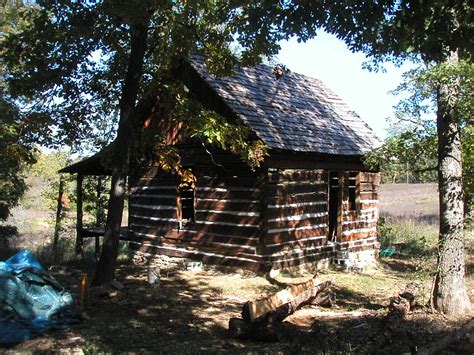 Log cabin chinking is a technique used to seal narrow openings between cabin logs and to fill cracks or crevices within logs. external chinking completed log cabin | Country cabin ...