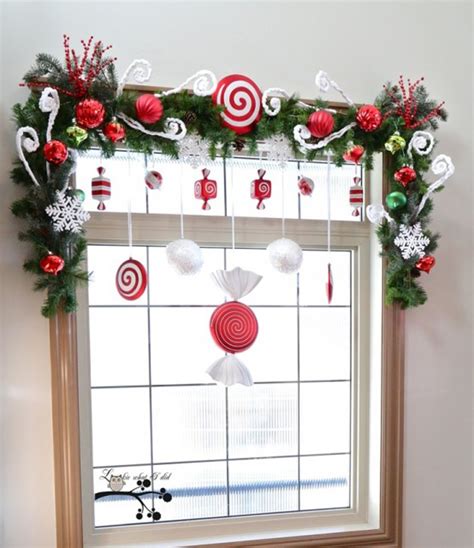 15 Christmas Window Decoration With Wreaths And Garlands House Design