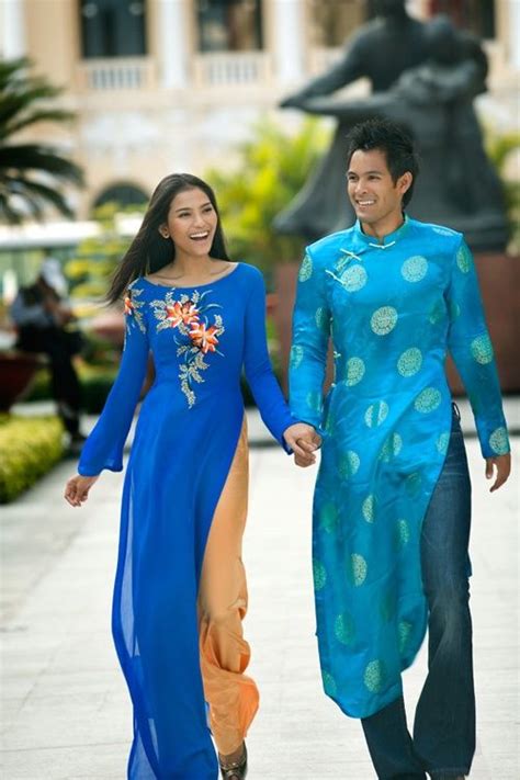 Vietnamese Couple In Their Traditional Attire Tôi Mơ Một Chiếc Áo Dài